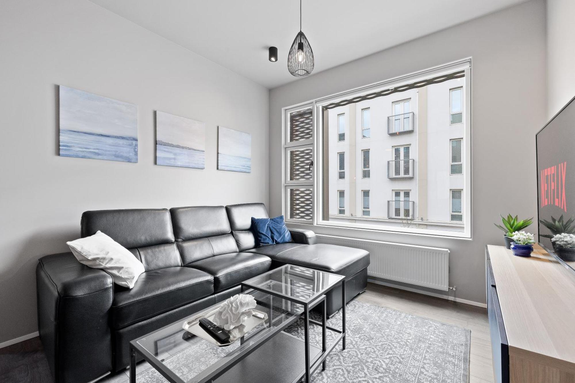 Vibrant Hafnatorg I Spacious Property With Expansive Garage Reykjavík Exteriér fotografie