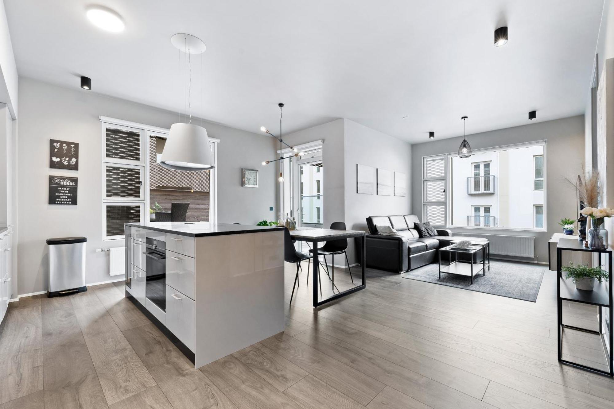 Vibrant Hafnatorg I Spacious Property With Expansive Garage Reykjavík Exteriér fotografie