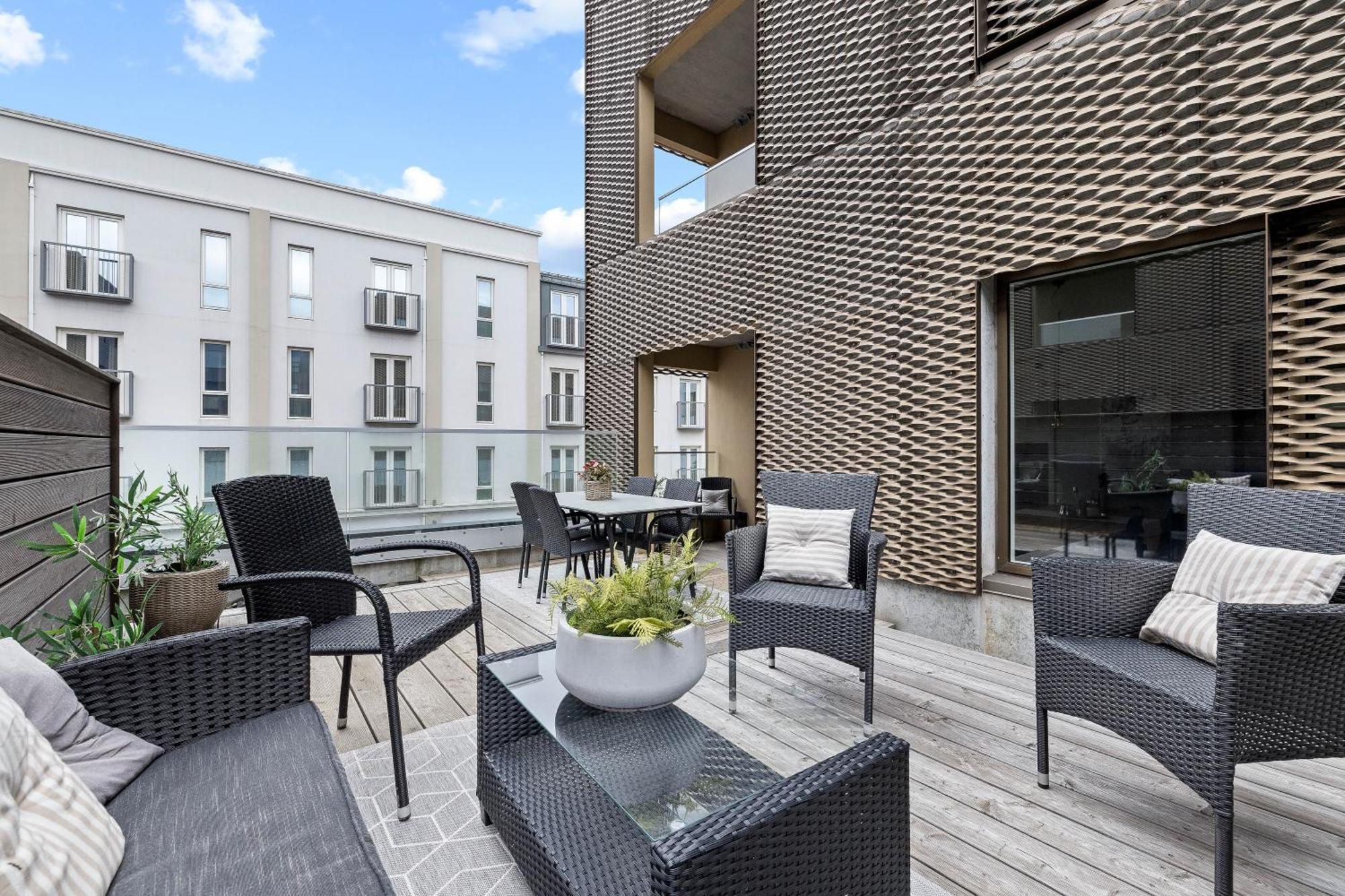 Vibrant Hafnatorg I Spacious Property With Expansive Garage Reykjavík Exteriér fotografie