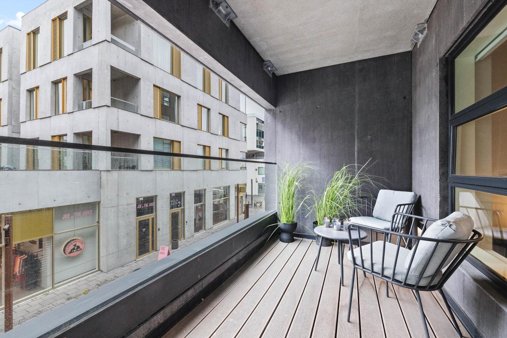 Vibrant Hafnatorg I Spacious Property With Expansive Garage Reykjavík Exteriér fotografie